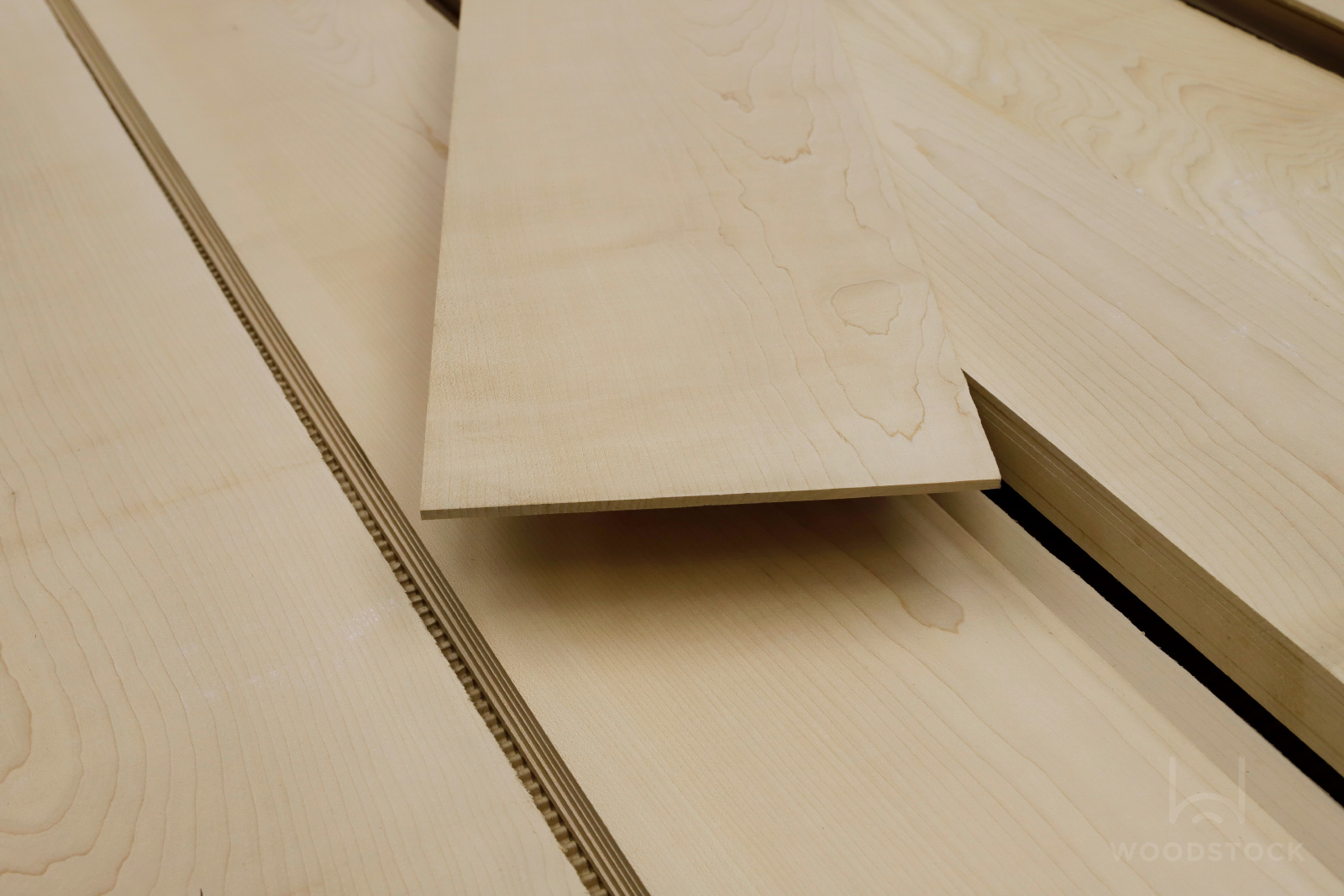 Клен, пиленый шпон – цена, купить шпон в магазине Вудсток в Казани