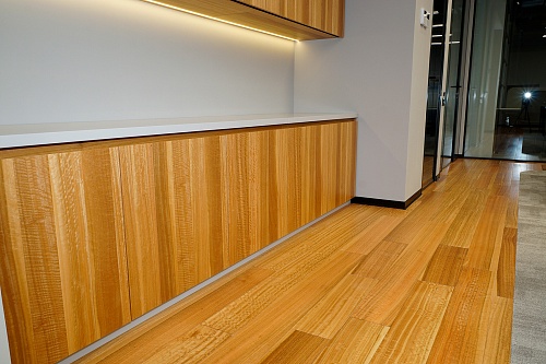 Натуральный шпон Эвкалипт Frize Натуральный шпон Эвкалипт Frize