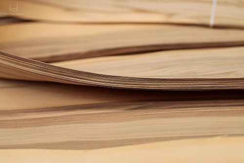 Натуральный шпон Орех сатиновый (Red Gum) Натуральный шпон Орех сатиновый (Red Gum)