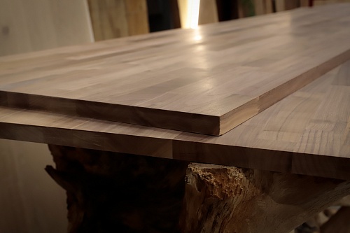 Мебельный щит из Ореха американского "А" 40x1220x2440 мм Мебельный щит из Ореха американского "А" 40x1220x2440 мм