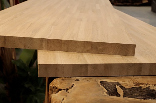 Мебельный щит из дуба сращенный А/В 40х900х2500 Мебельный щит из дуба сращенный А/В 40х900х2500