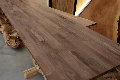 Мебельный щит из Ореха американского "А" 20x600x3000 мм Мебельный щит из Ореха американского "А" 20x600x3000 мм