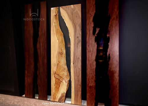 Столешница из Суара с эпоксидной смолой