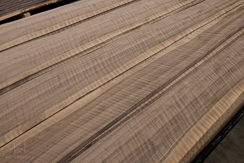 Натуральный шпон Орех американский Frize Натуральный шпон Орех американский Frize