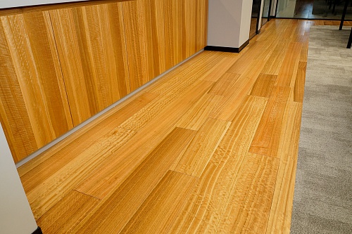 Натуральный шпон Эвкалипт Frize Натуральный шпон Эвкалипт Frize