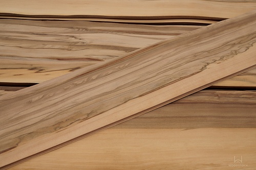 Натуральный шпон Орех сатиновый (Red Gum) Натуральный шпон Орех сатиновый (Red Gum)