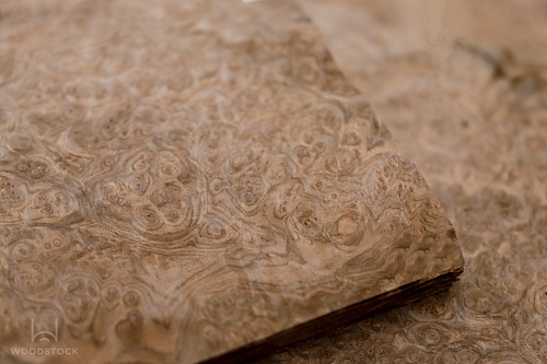 Натуральный шпон Орех европейский корень