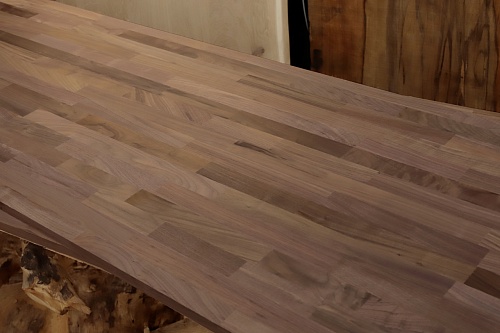 Мебельный щит из Ореха американского "А" 20x600x3000 мм Мебельный щит из Ореха американского "А" 20x600x3000 мм