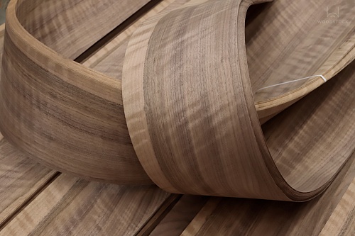 Натуральный шпон Орех американский Frize Натуральный шпон Орех американский Frize