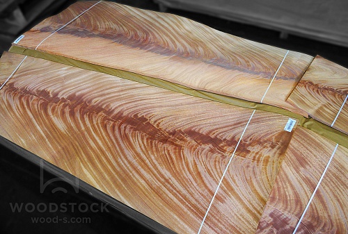 Натуральный шпон Махагон «пирамида» Натуральный шпон Махагон «пирамида»