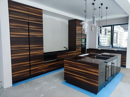 Натуральный шпон Лиственница мореная Натуральный шпон Лиственница мореная