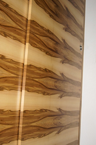 Натуральный шпон Орех сатиновый (Red Gum) Натуральный шпон Орех сатиновый (Red Gum)