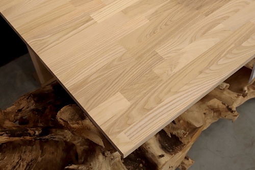 Мебельный щит из ясеня Белый сращенный А/В 20х600х3000 Мебельный щит из ясеня Белый сращенный А/В 20х600х3000