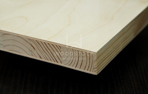 Столярная плита 19 мм, массив ели со шпоном березы Столярная плита 19 мм, массив ели со шпоном березы