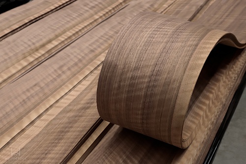 Натуральный шпон Орех американский Frize Натуральный шпон Орех американский Frize