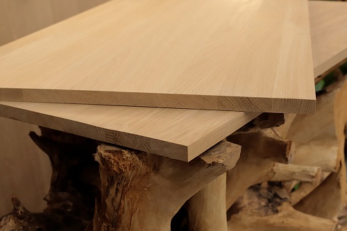 Мебельный щит из дуба цельноламельный A/B 20x600x2600 Мебельный щит из дуба цельноламельный A/B 20x600x2600